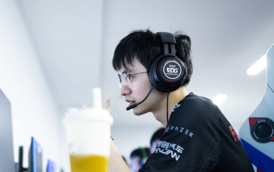 爱游戏官网-CLG横扫DK，Viper关键团战开团秒人强强对话2025世界赛，成为赛场最大亮点的简单介绍