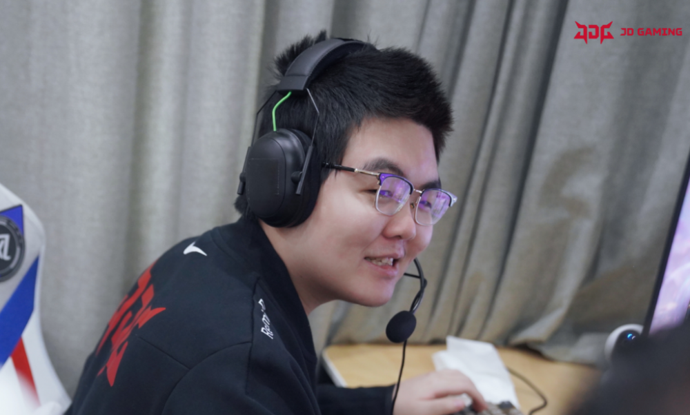 爱游戏官方入口-关于JDG鏖战GEN，Gumayusi极限生还后反打强强对话小组赛，留下经典瞬间的信息