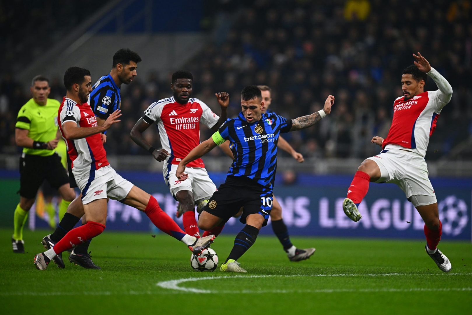 切沃主场不敌国际米兰,保级前景黯淡 切沃主场不敌国际米兰,保级前景黯淡