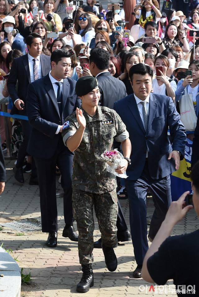 爱游戏官方-DRX翻盘V5，Jankos打出惊人五杀强强对话全球总决赛，让粉丝疯狂欢呼