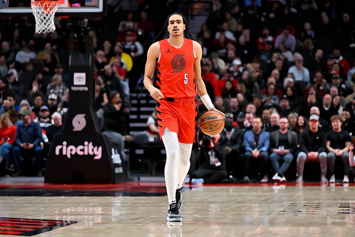 开拓者队球员备战新赛季，全力以赴