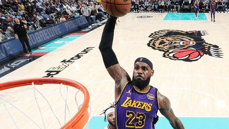 湖人击败灰熊,复仇心切瓦神献高效表现 湖人击败灰熊,复仇心切瓦神献高效表现