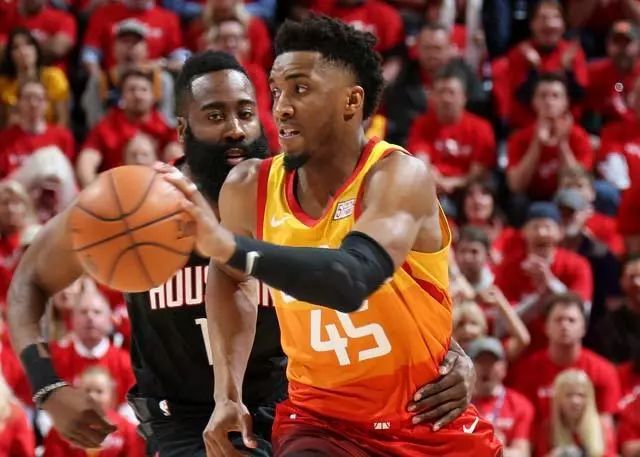 爱游戏在线-雄鹿双塔合砍60分，横扫活塞