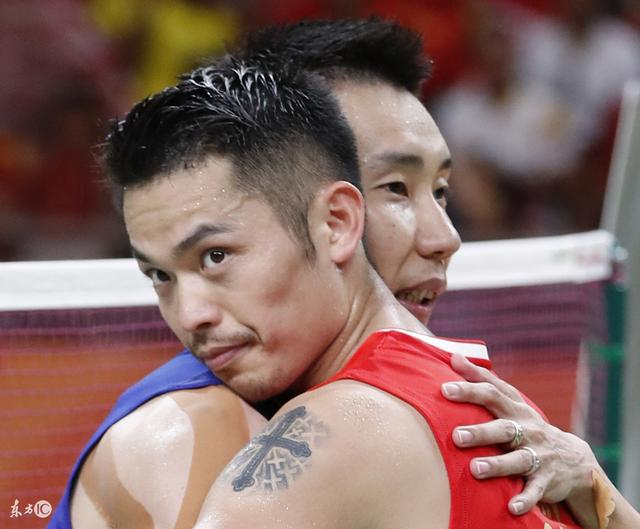 德国滑雪选手意外摔倒，惨遭淘汰