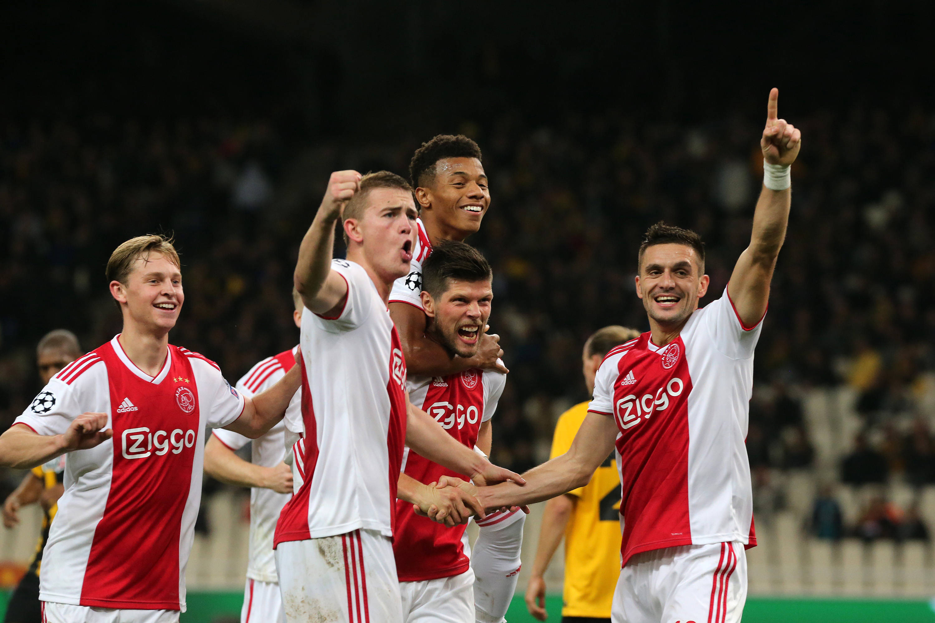 足球迷热议西班牙足球盛宴，球队实力不凡