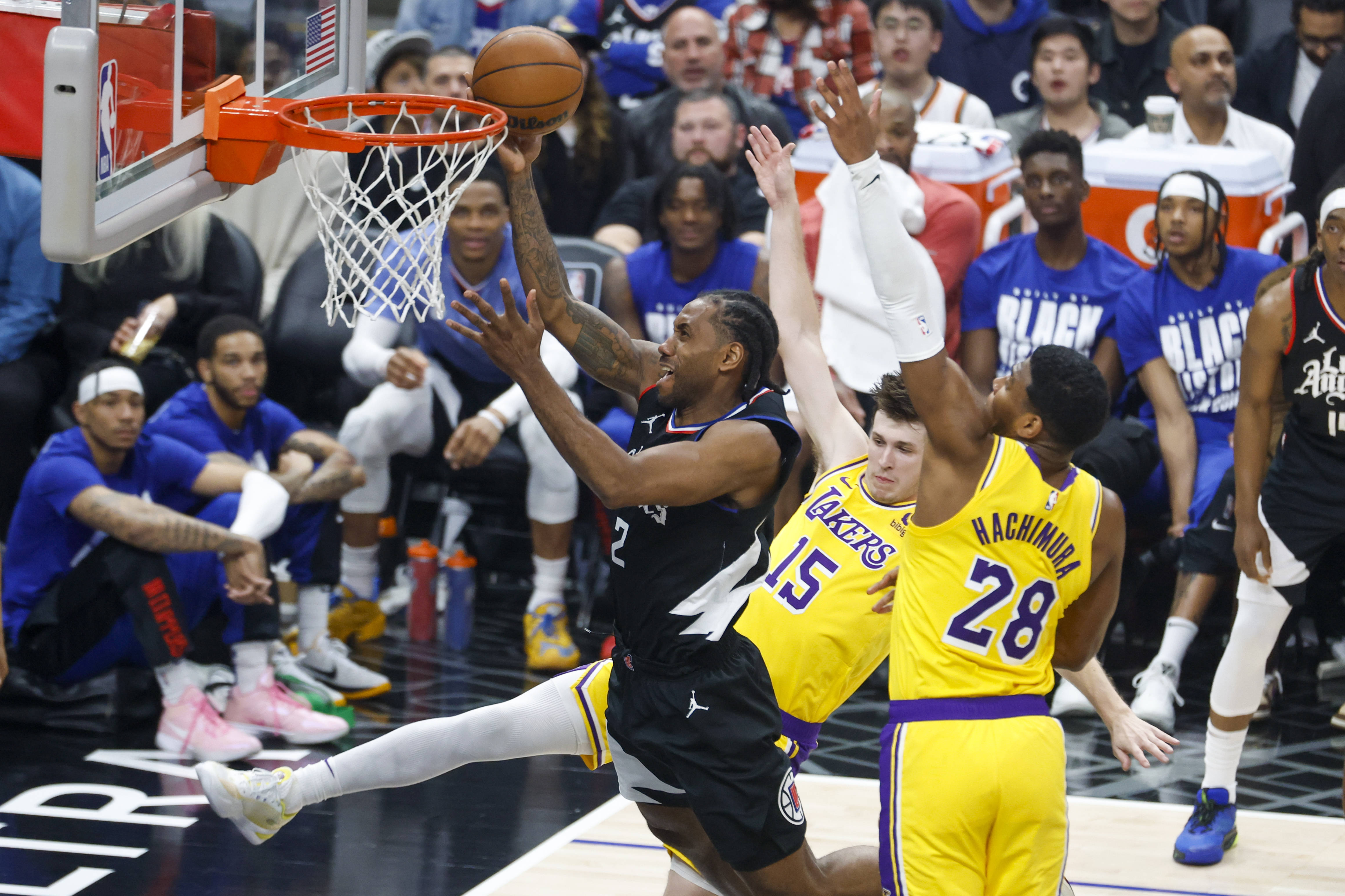 包含篮球赛事火热进行中,球员们展现出色表现的词条 包含篮球赛事火热进行中,球员们展现出色表现的词条